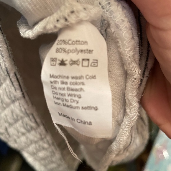 Thick sweatshirt w/ zip & kangaroo pockets, lined hood & thumbholes Size Small - Picture 8 of 8